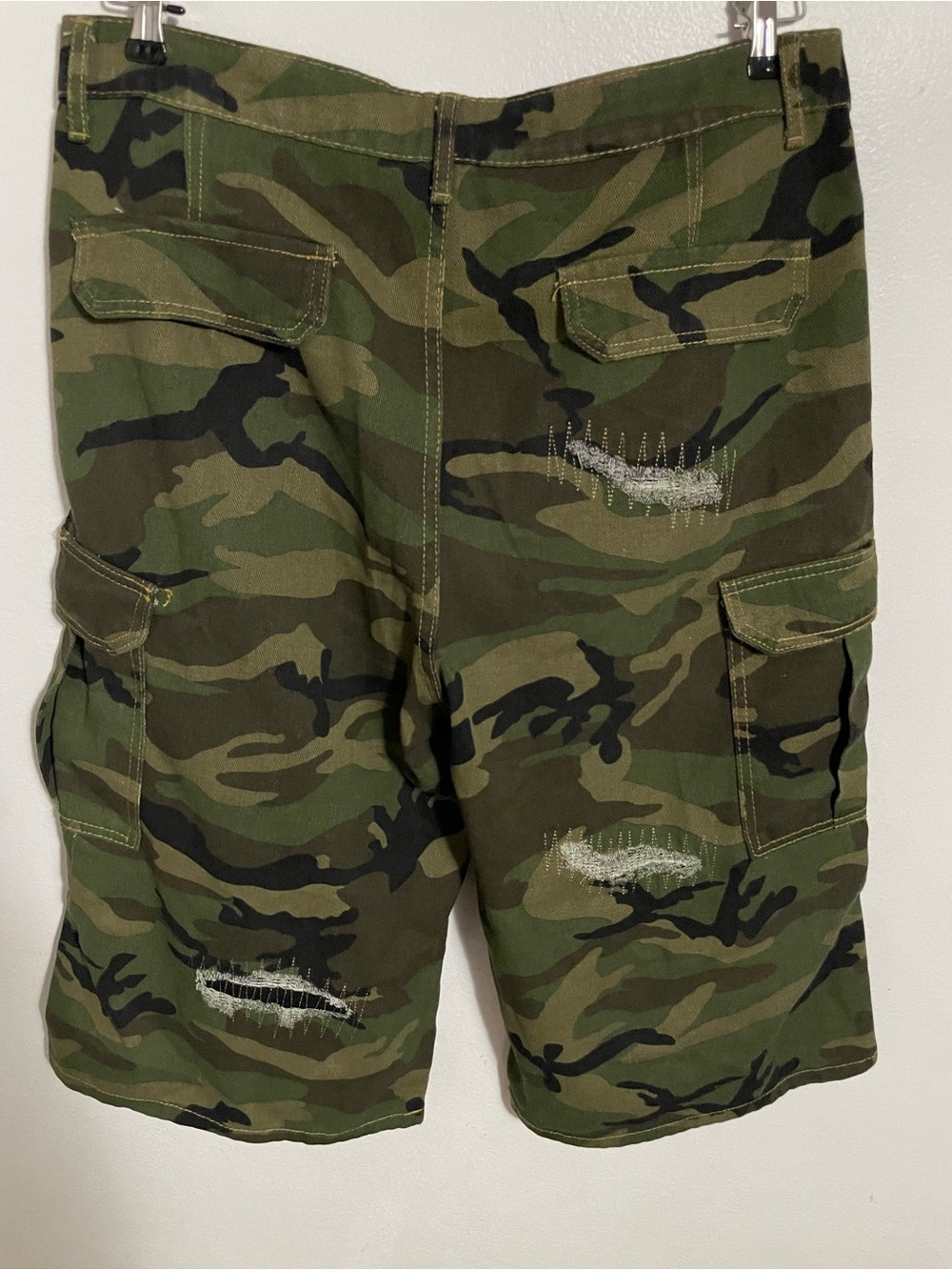 Streetwear Distressed Camo Cargo Jorts - Picture 4 of 8